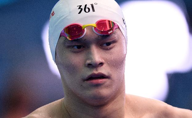 Suspenden 8 años a Sun Yang por destruir a martillazos una muestra antidopaje