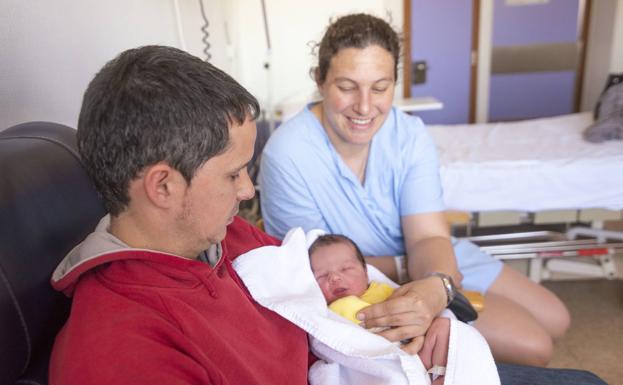 Clara, la primera bebé del 29 de febrero en Asturias