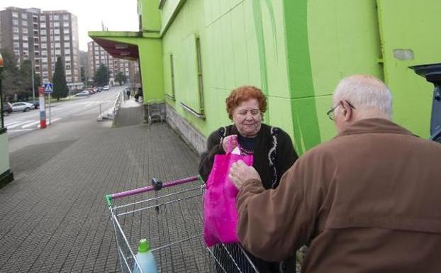 Familia abrirá el supermercado de Llaranes el día 6 tras subrogar a sus 23 trabajadores