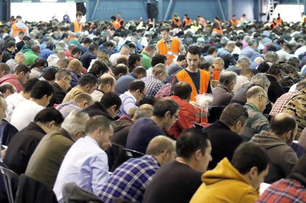 4.984 personas abarrotan el recinto ferial para optar a un trabajo temporal en Emulsa