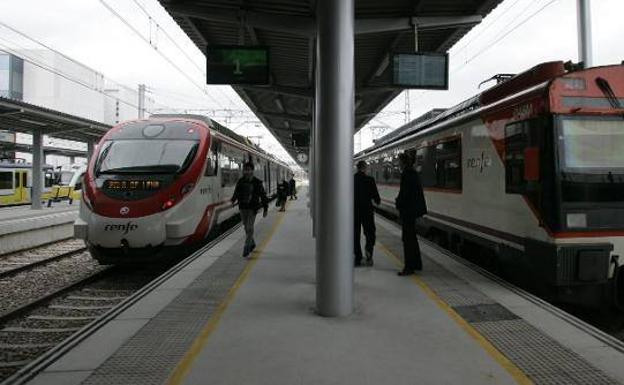 Una avería obliga a llevar en autobús a los viajeros del tren regional entre Asturias y León