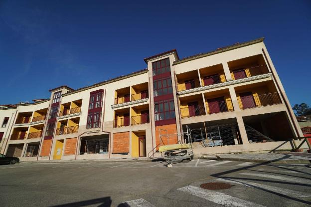 La Sareb saca a subasta un edificio con 35 pisos en Panes por más de seis millones