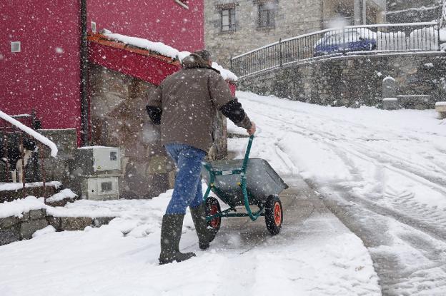 Marzo arranca con una caída de las temperaturas de hasta once grados, fuertes aguaceros y nieve