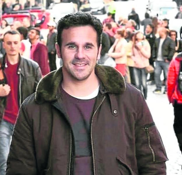 La Fiscalía sostiene que David Carragal falleció por el impacto contra la acera tras una patada «brutal»