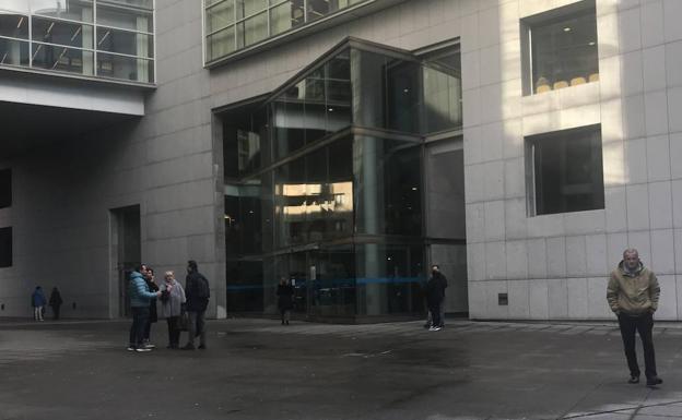 Una joven de Sotrondio acepta 18 meses de cárcel por abandonar a su hijo recién nacido en el HUCA