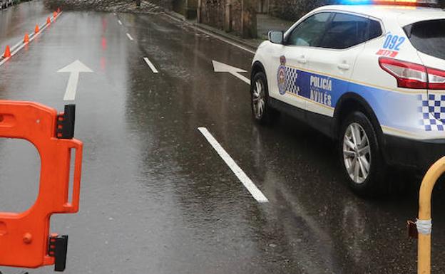 Da positivo en alcohol tras colisionar contra otro vehículo en la calle Río San Martín de Avilés