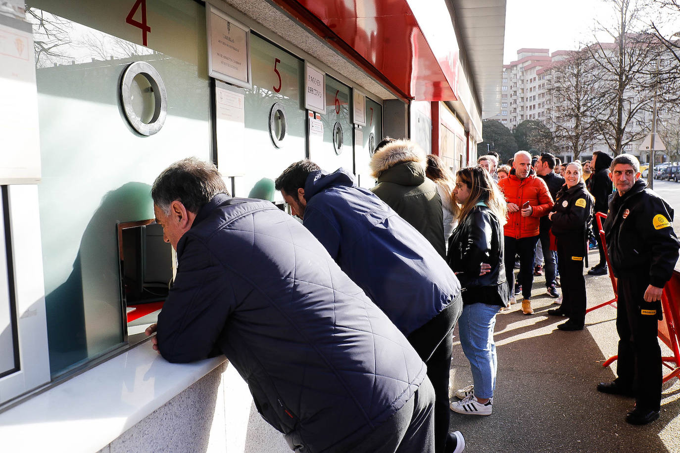 Colas en El Molinón para el partido del sábado contra el Deportivo
