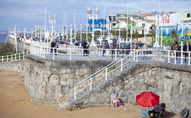 El Ayuntamiento de Gijón tomará mañana muestras de arena de la zona del Tostaderu