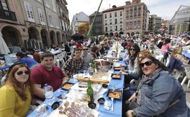 Avilés suspende las fiestas de El Bollo y la Comida en la Calle de abril