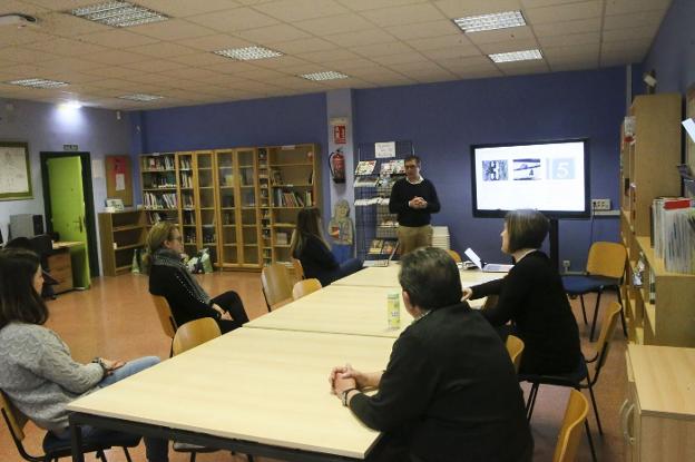 Coronavirus en Asturias | Clases virtuales de refuerzo, pero no para avanzar materia