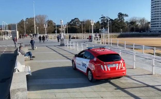 La policía pide a los gijoneses que se queden en casa