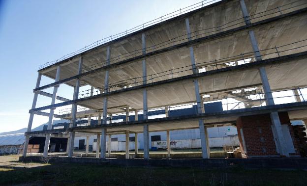 El Ayuntamiento resuelve la venta de otra parcela de Olloniego tras ocho años