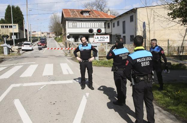 Retiran el arma a un policía local de Siero tras un rifirrafe con un compañero