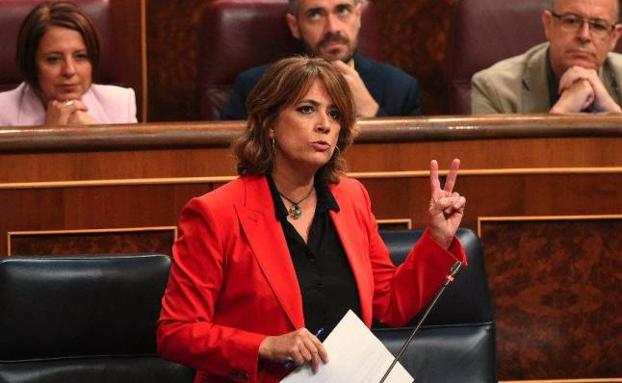 Delgado recuerda a los fiscales que las medidas de protección son «escasas» y más necesarias en Sanidad