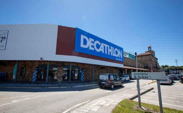 La avalancha de ERTE no cesa: Mercedes, Decathlon , Tous, Fnac...