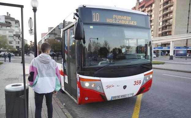 Emtusa reduce la frecuencia de sus líneas a partir del lunes