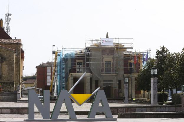 Finaliza la mejora en la cubierta del Consistorio de Nava