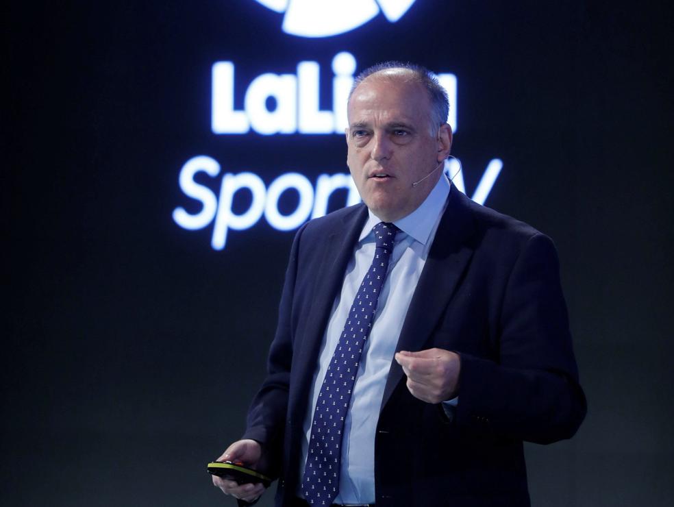 Fútbol en verano y a puerta cerrada