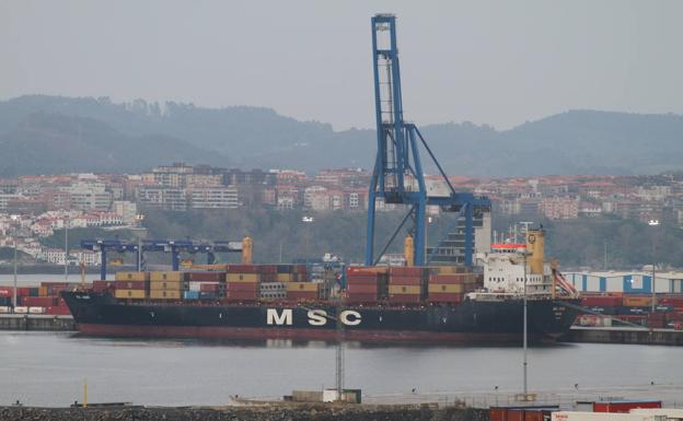 Coronavirus | El barco con un caso de coronavirus que partió de Gijón no entrará por el momento en el Puerto de Bilbao