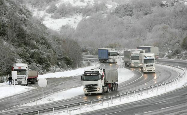 La DGT recomienda informarse del estado de las carreteras ante la llegada del tiempo invernal y la nieve