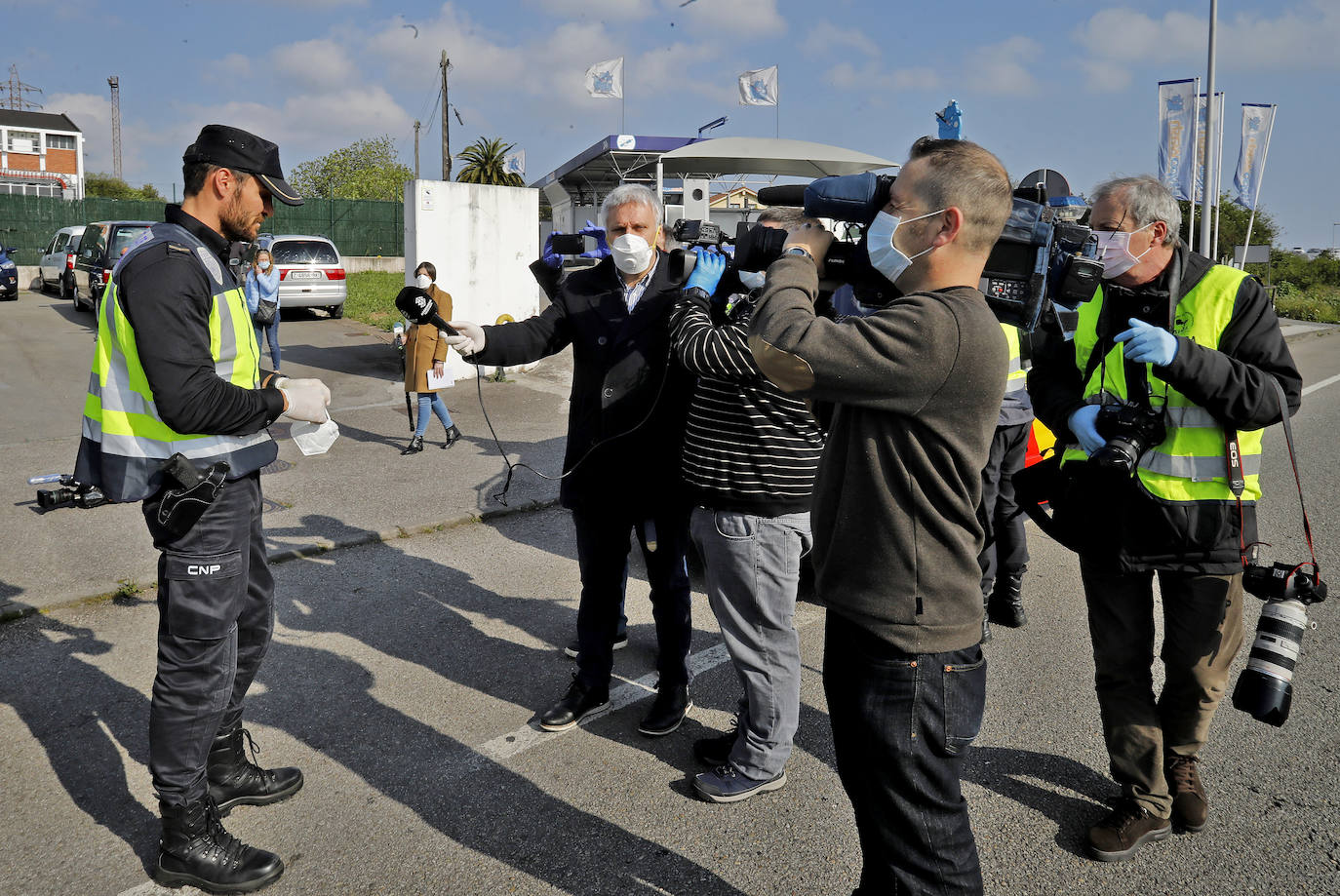 El medallista olímpico Saúl Craviotto, en los controles de la Polícía en Gijón
