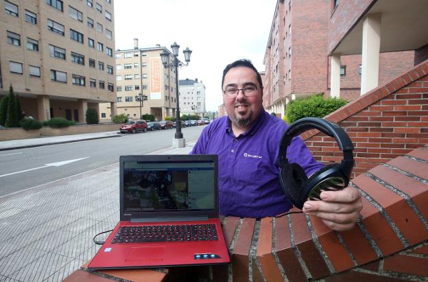 Coronavirus en Asturias | «Me han dejado un regalo en la puerta para agradecer la música»