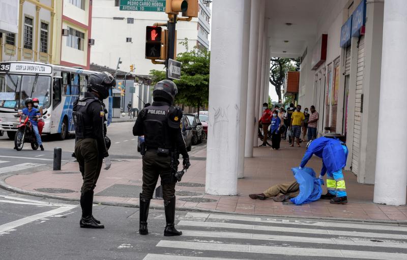 Los cadáveres en las calles de Ecuador revelan la magnitud de la pandemia