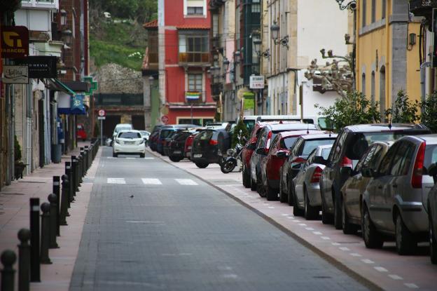 Ribadesella suspende tasas y planea aplazar el estreno de su zona azul