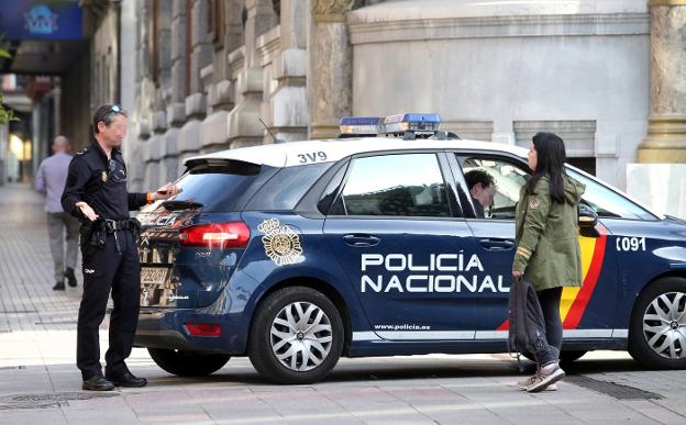 Detenidos dos jóvenes que «echaban de menos» a su novia