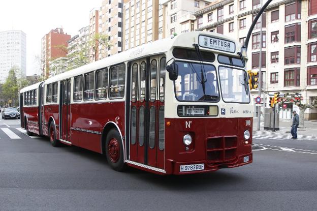 El 'Pegasín' de EMTUSA sale a las calles para las horas 'de balcón'