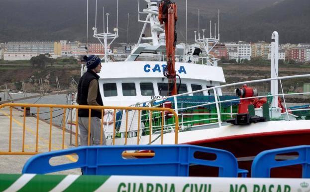 Confinada la tripulación de un pesquero de Cudillero en Burela por un positivo en coronavirus