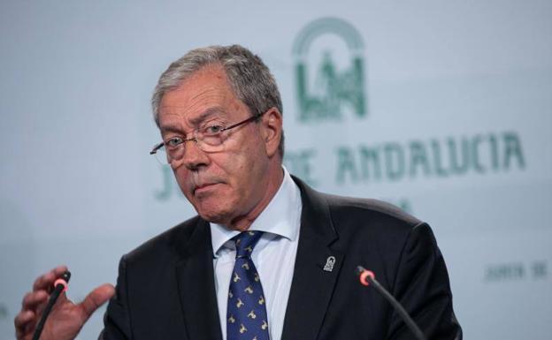 El Gobierno estudia recurrir al Constitucional el decreto de supresión de burocracia andaluz