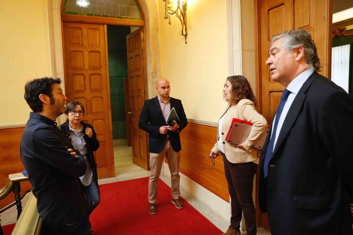 Pleno en Gijón, sin público y con ocho concejales