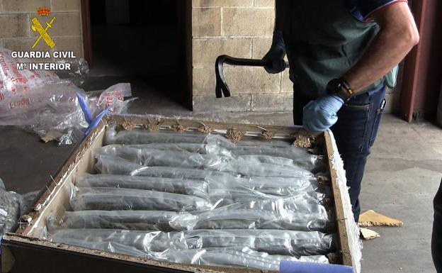Dos detenidos por introducir en Asturias 76 kilos de marihuana en un camión