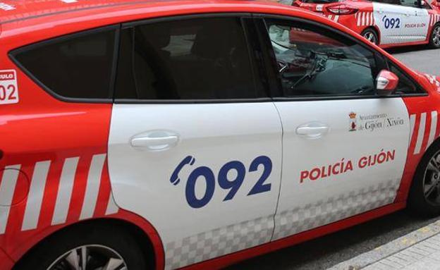 Coronavirus | Se niega a bajar la música y a identificarse y amenaza con una navaja a la Policía