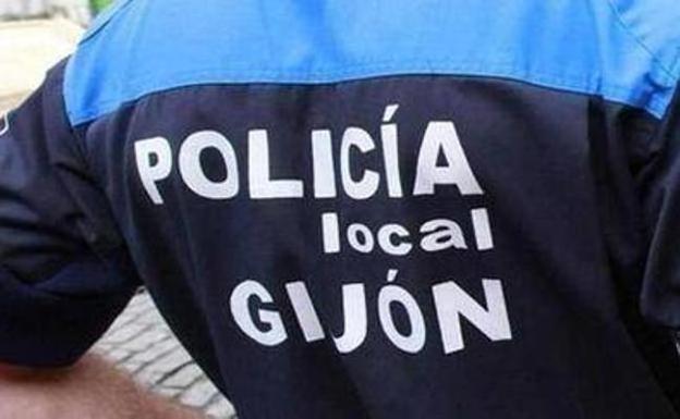 Denuncian a un locutorio reconvertido en peluquería en Gijón
