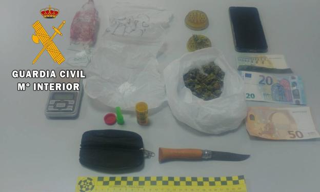 La Guardia Civil detiene en Moreda a un presunto traficante con once gramos de cocaína