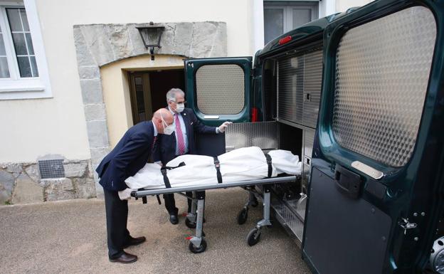 Hallan el cadáver de un hombre en su domicilio de Roces