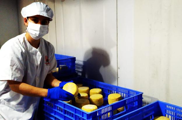 Los quesos asturianos, en riesgo por el cierre hostelero y los saldos de la UE