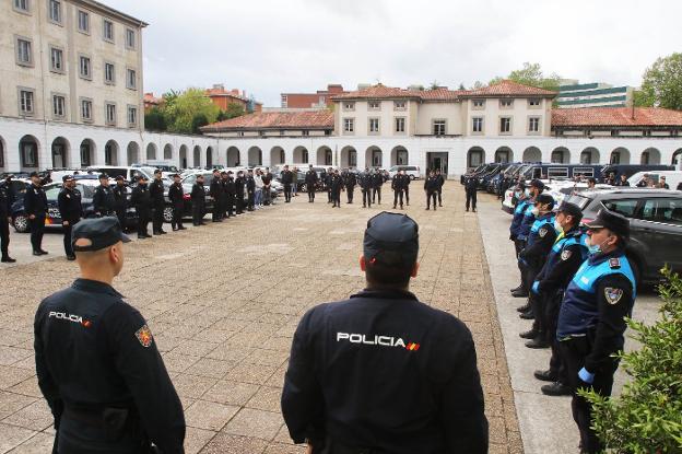 200 agentes despiden a 'Ferino'