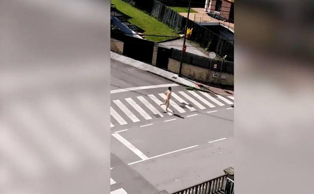 Sorprenden a un joven corriendo desnudo por Lugones con «síntomas de desorientación»