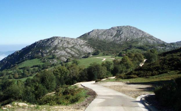 Los asturianos podrán practicar senderismo como un deporte más al comienzo de la desescalada