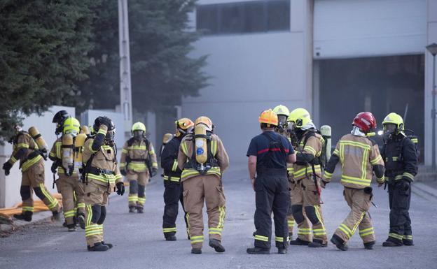 Controlado el incendio de la fábrica de cloro de Sabiñánigo