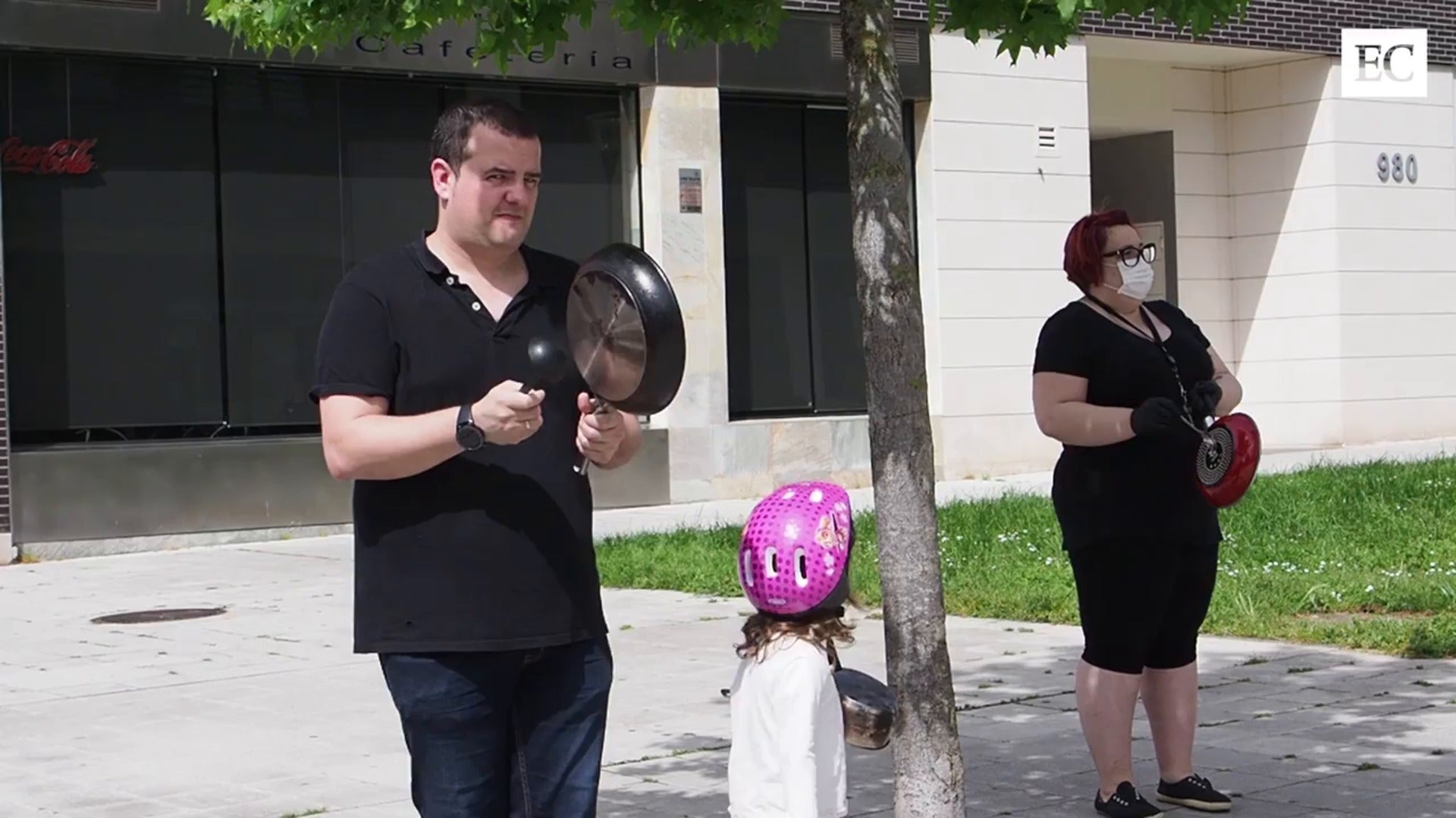 Vecinos de Nuevo Roces reclaman una mejora de las condiciones de desescalada para la hostelería