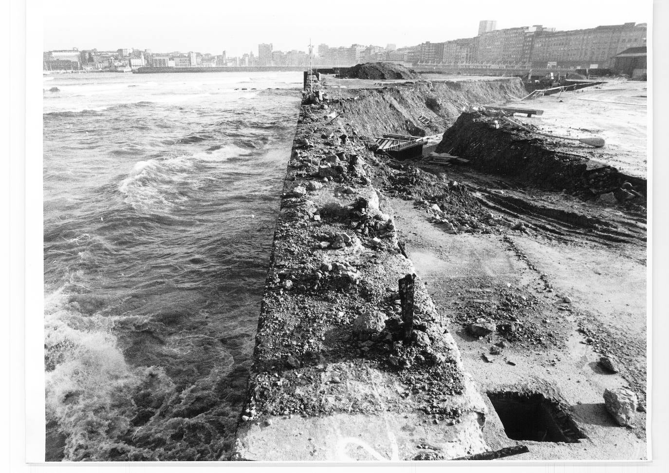 La playa de Poniente, el proyecto con el que Gijon recuperó parte de su costa