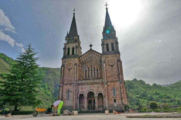 Covadonga baraja el traslado de la Santina a la basílica por seguridad de los fieles
