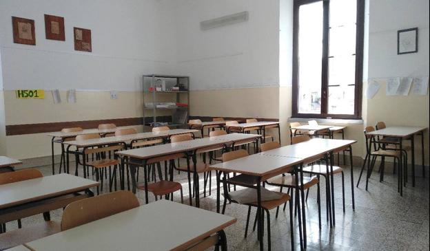 Padres y docentes rechazan hacer turnos por la falta de plantilla suficiente