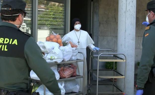 Coronavirus | La Guardia Civil entrega comida y medicamentos en zonas rurales de Asturias