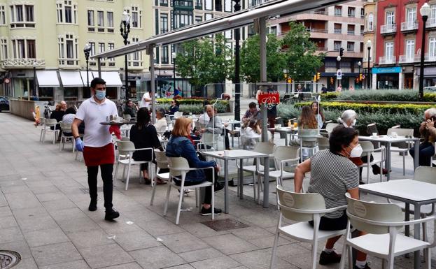 Desescalada | Los pueblos asturianos se animan, las ciudades a medio gas