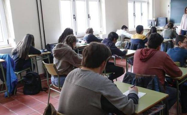 Asturias defiende la vuelta voluntaria a las clases de 7.500 alumnos de Bachillerato y FP este mes